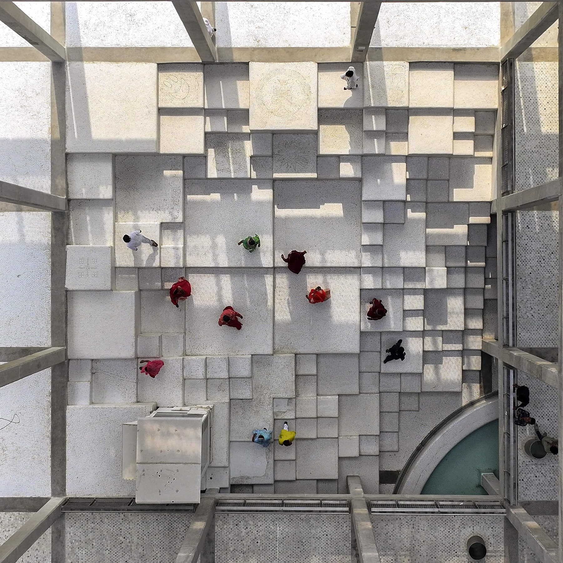 We unite with communities to create spaces that strengthen bonds of fellowship.