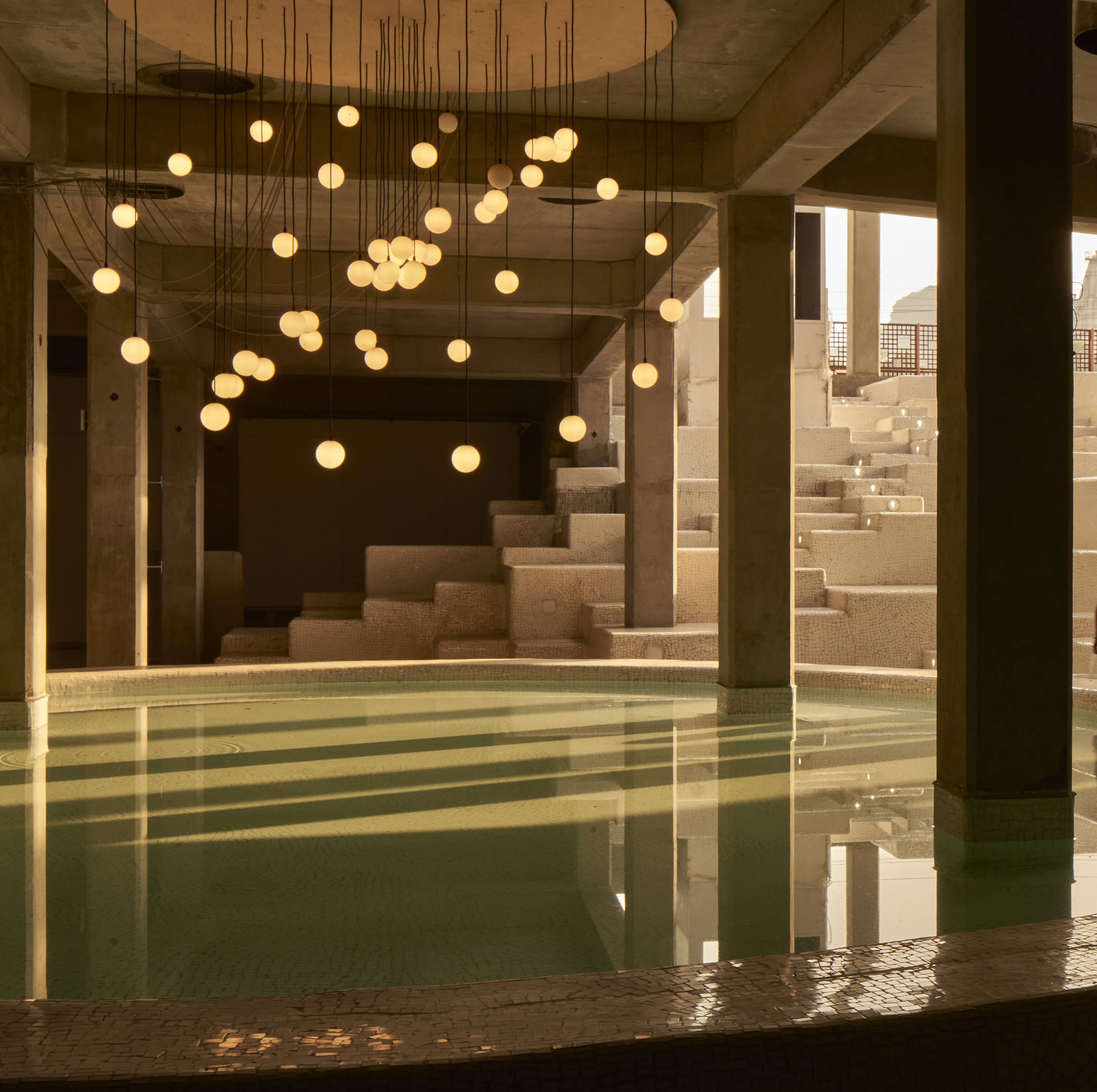 We believe it is better to reuse, adapt and renew, saving energy, water and reducing waste.